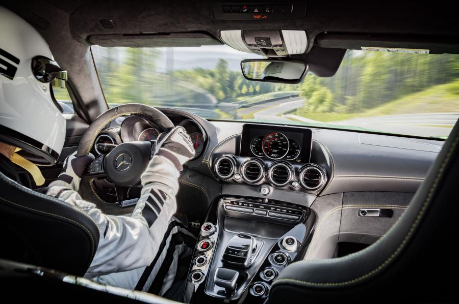 Интерьер Mercedes-AMG GT R 2016 года  (фото 89 из 92)